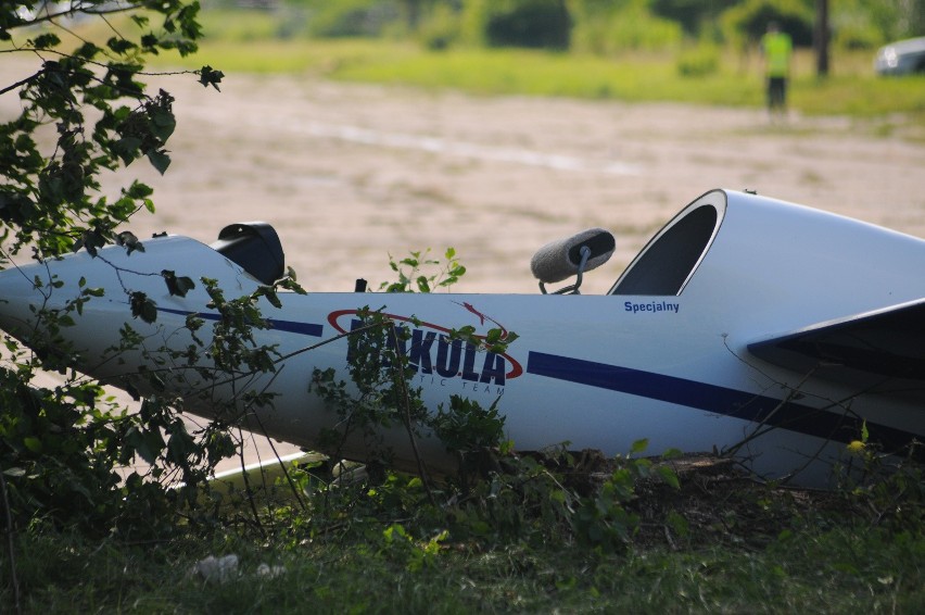 Z relacji świadków wynika, że pilot o własnych siłach...