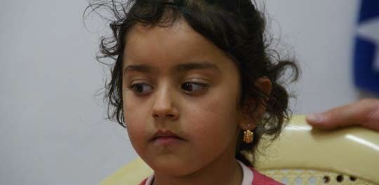 Huda, 5-letnia dziewczynka, nie słyszała od urodzenia.