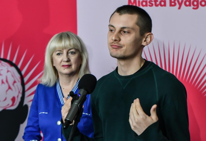 Mikita Ilyinchyk z Białorusi - zwycięzca pierwszej nagrody...