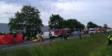 Śmiertelny wypadek w Tarnowie Podgórnym. Jedna osoba nie żyje, a pięć zostało rannych