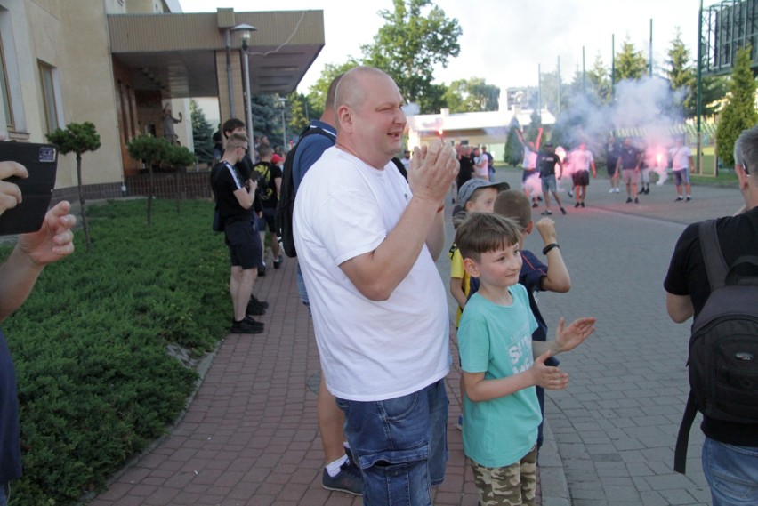 Sławomir Majak w górze, kibice Siarki Tarnobrzeg przywitali drugoligowców! (ZDJĘCIA)