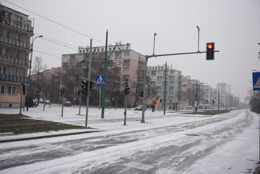 Poznań budzi się po sylwestrowej nocy. Od rana ulice były...