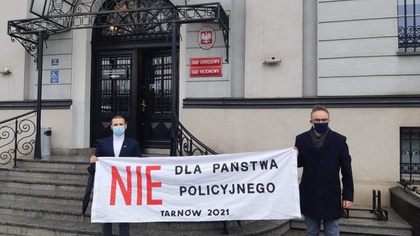 Kamil Mitera (z lewej) nie odpowie za współorganizację...