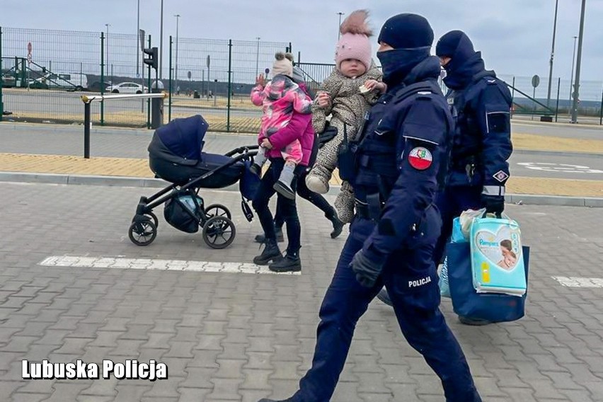 Lubuscy policjanci pomagają przybyszom z Ukrainy