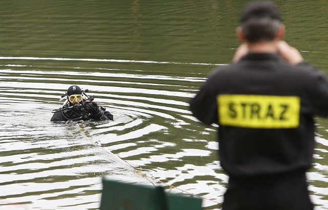 W powiecie aleksandrowskim w niedzielę rozpoczęły się poszukiwania trzech zaginionych osób. W wodzie znaleziono już dwa ciała.