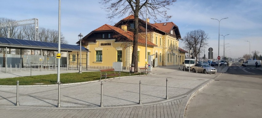 Parkingi przy trasie kolejowej, dojazdy do dworca, nowe perony. Skawina zachęca do przesiadki na pociągi