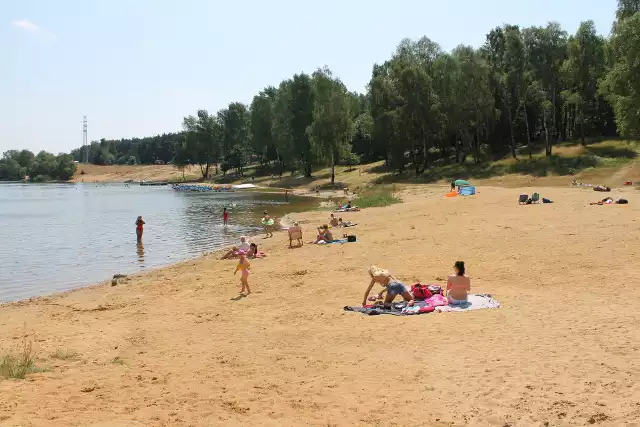 Zakaz kąpieli w wyznaczonych miejscach w zalewie Nakło-Chechło obowiązuje do 3 sierpnia włącznie.