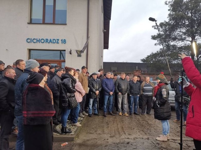 Pokrzywdzeni rolnicy niejednokrotnie już zbierali się, radzili, ustalali strategię, prosili o pomoc... Teraz czekają i na pieniądze, i na efekty śledztwa Prokuratury Okręgowej w Toruniu.