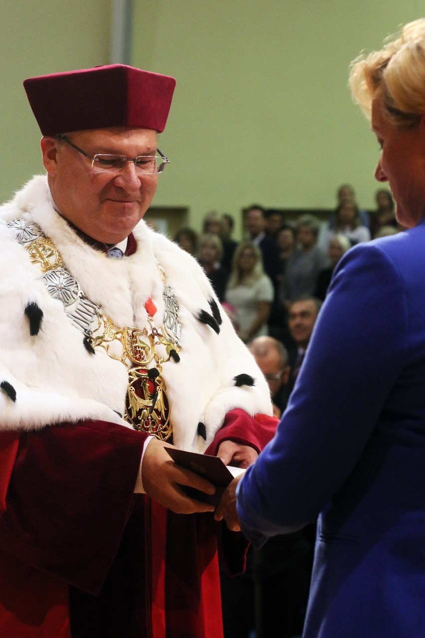 Inauguracja roku na Uniwersytecie Medycznym. Prof. Andrzej Drop, rektor UM z Krzyżem Kawalerskim