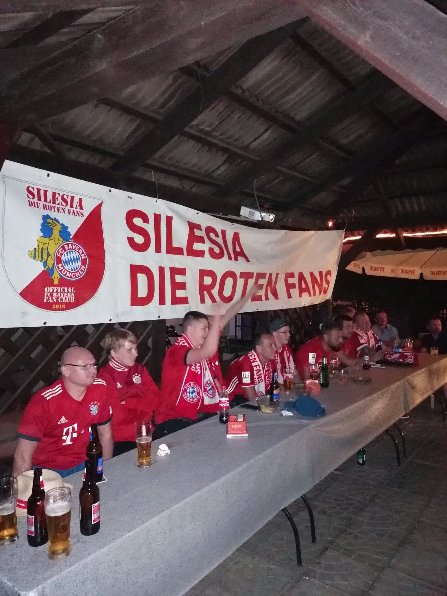 Śląski fan club Bayernu Monachium świętował triumf swojego klubu w Lidze  Mistrzów ZDJĘCIA | Dziennik Zachodni