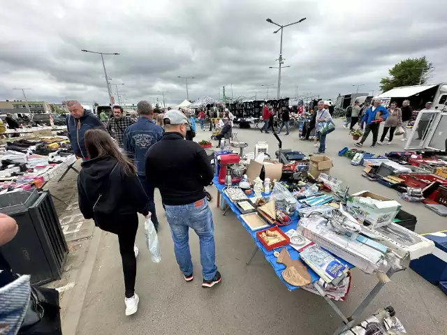 Na giełdzie w Sandomierzu w sobotę, 11 maja zakupy robiło wiele osób. W ofercie były też ciekawostki. Zobacz zdjęcia >>>
