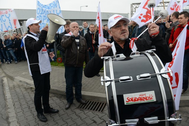 Pracownicy MAN-a protestują. Nie chcą przeprowadzać się do Starachowic