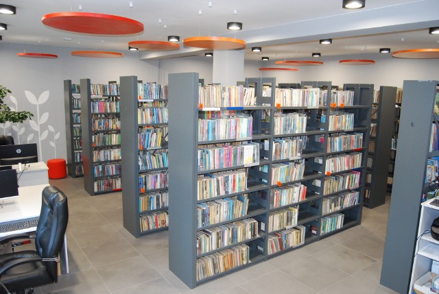 Tak prezentuje się zmodernizowane wnętrze baranowskiej biblioteki. Od poniedziałku będą odbywać się tutaj spotkania Dyskusyjnego Klubu Książki