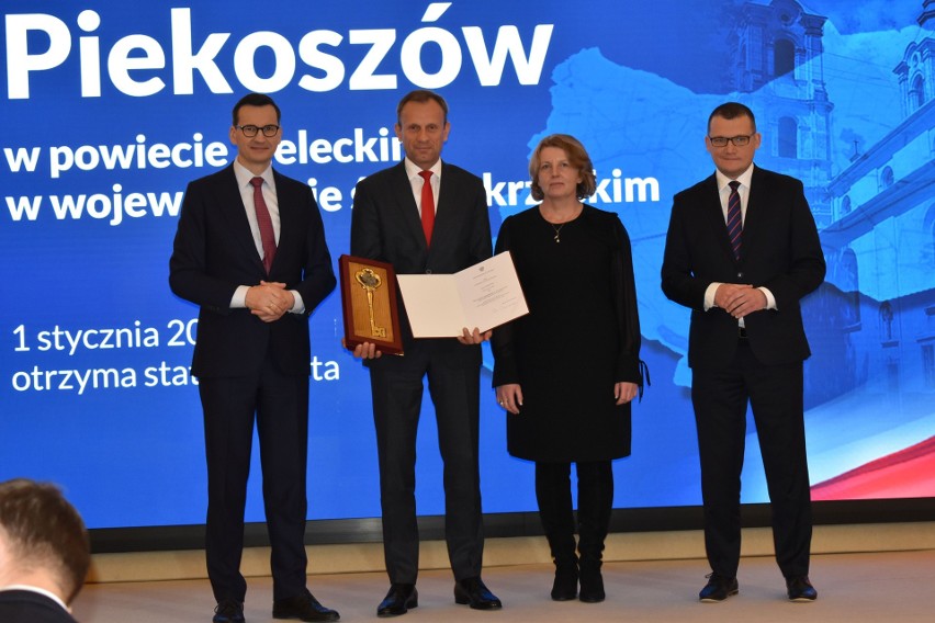 Z dniem 1 stycznia 2023 roku Piekoszów nabył prawa miejskie