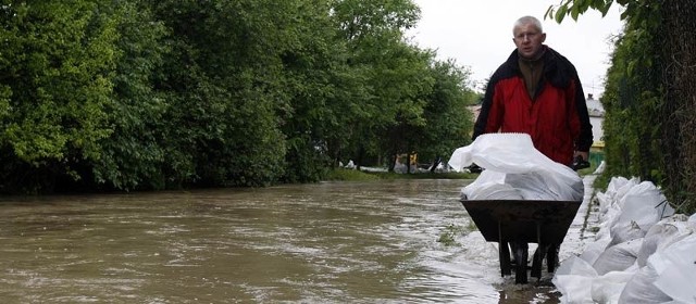 W związku z powodzią na Podkarpaciu nieprzejezdne są już 23 odcinki dróg