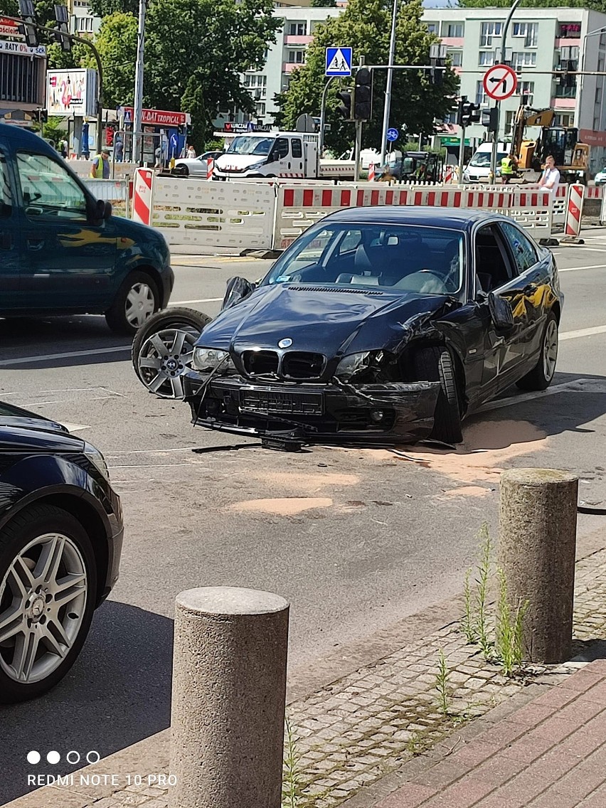 Stłuczka w centrum Szczecina. Utrudniony przejazd aleją Wyzwolenia