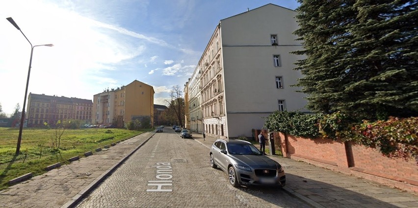 Ulica Hlonda we Wrocławiu łączy plac Katedralny z ulicą...