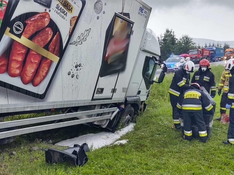 Wypadek na dk 75 w Łososinie Dolnej. Zderzyły się dwa busy i tir, droga była zablokowana [AKTUALIZACJA]