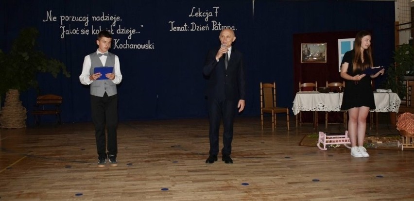 Dzień Patrona w Publicznej Szkole Podstawowej imienia Jana Kochanowskiego w Rusinowie. Zobaczcie zdjęcia 
