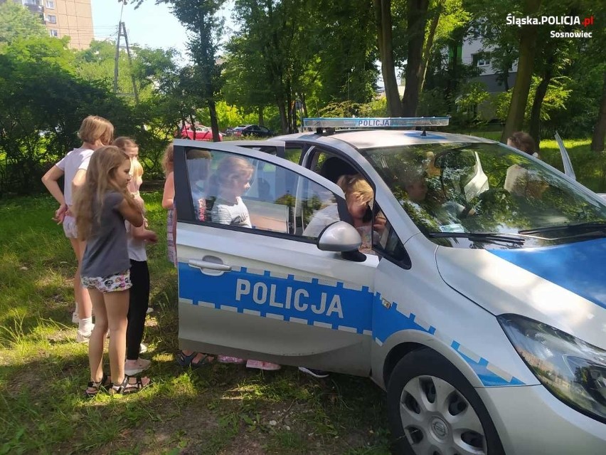 Policjanci z Sosnowca spotkali się z dziećmi z półkolonii.