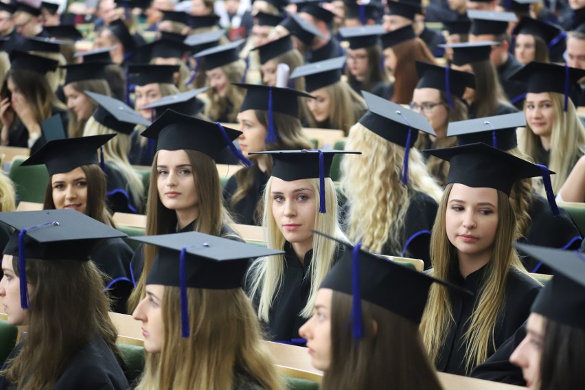 Dyplomatoria 2019. 300 absolwentów Politechniki Białostockiej odebrało dyplomy z rąk rektora (zdjęcia)