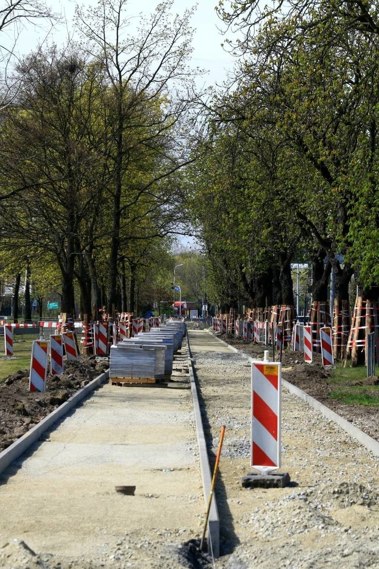 Miała być rowerowa autostrada, jest chodnik ze ścieżką. Nie pojedziesz szybko do Bielan Wrocławskich