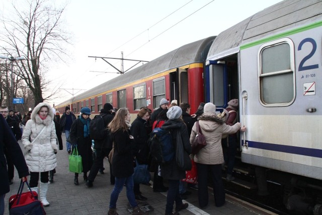 Pasażerowie, jeżdżący z Łodzi do stolicy, zastanawiają się nad złożeniem do sądu pozwu zbiorowego przeciwko kolei