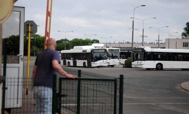 Zajezdnia autobusowa przy Legionów nie przechodziła poważniejszych remontów od momentu oddania jej do użytku, czyli od 1976 roku