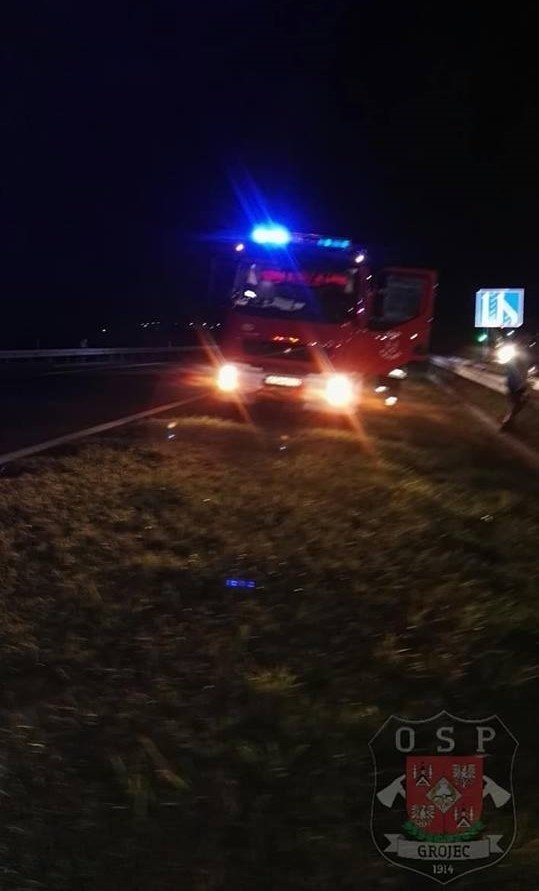 Nocny wypadek na autostradzie A4. Najbardziej poszkodowana osoba zabrana do szpitala helikopterem LPR