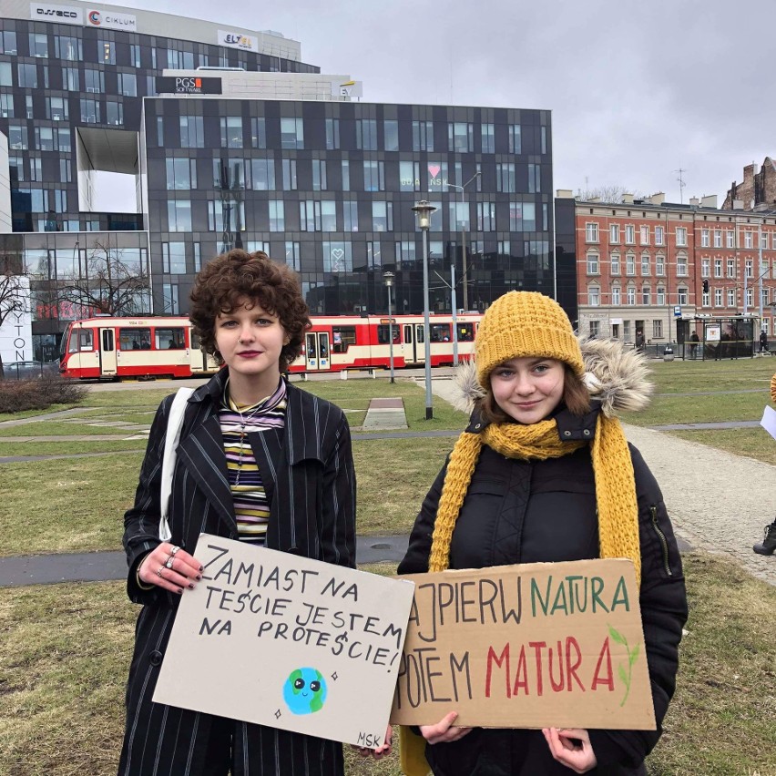 Młodzieżowy Strajk Klimatyczny na Placu Solidarności w...