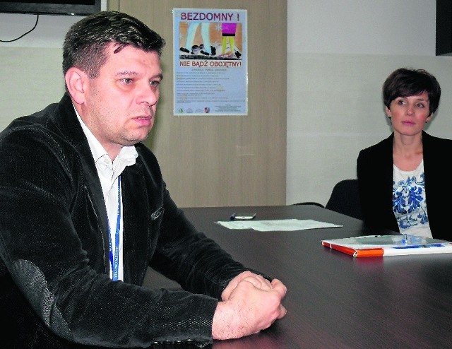 Piotr Pierścionek - dyrektor MOPS i Małgorzata Gotfryd odpowiedzialna za organizowanie społeczności lokalnej.