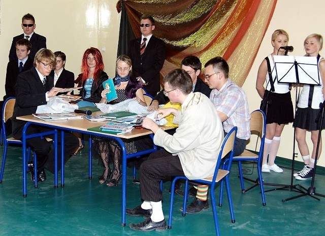 W części artystycznej uczniowie z Cudzynowic pokazali szkołę z przymrużeniem oka. 