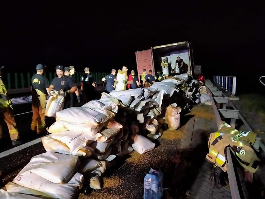 Wypadek i pożar na autostradzie A4 pod Wrocławiem. Zablokowany węzeł (ZDJĘCIA)