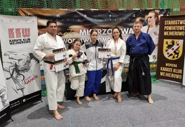 Karate jest pasją całej rodziny de Janauis Święćkowskich z Kościerzyny. Trenują rodzice i córki.