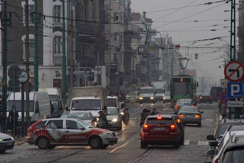 Opóźnienia w ruchu są tak duże, że ten dystans da się...