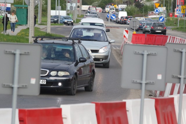 Na ulicy Szajnowicza Iwanowa tworzą się długie korki, po zamknięciu fragmentu ulicy Piekoszowskiej .