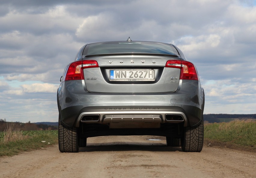 Volvo S60 Cross Country...