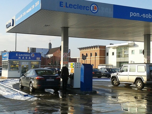 Cena paliw na stacji E.Leclerc w Słupsku spadła poniżej 4 zł.