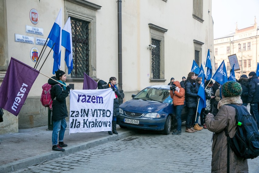 Kraków. Pary starające się  o dziecko nie dostaną pomocy od miasta [ZDJĘCIA]