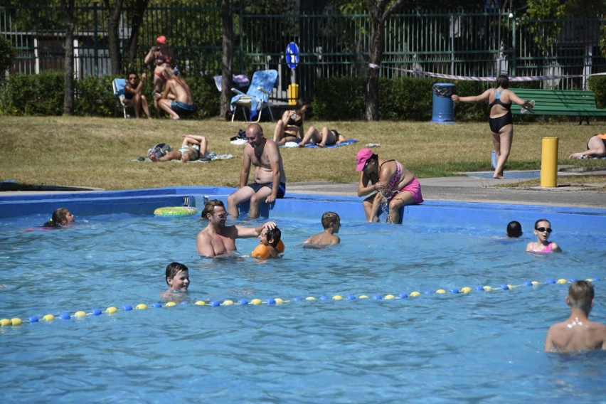 Super zabawa i relaks na basenie letnim w Kielcach [WIDEO, ZDJĘCIA]