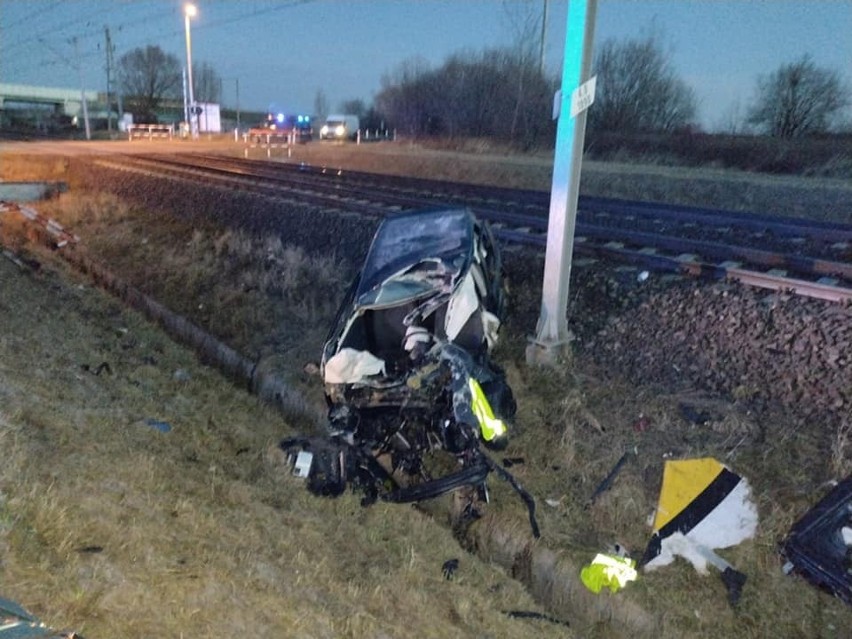 Tragiczny wypadek na przejeździe kolejowym, zginęła kobieta...