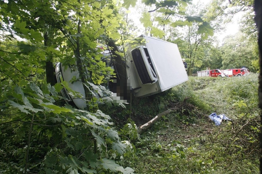 Tragiczny wypadek pod Lubinem. Liczba ofiar wzrosła do trzech (ZDJĘCIA)