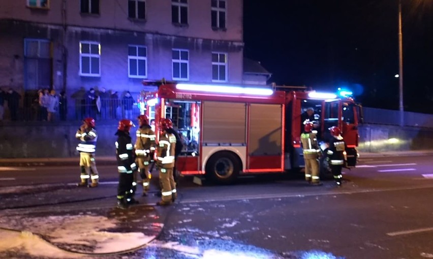 Wypadek na ul. Tuwima. Wóz strażacki zderzył się z osobówką [zdjęcia]