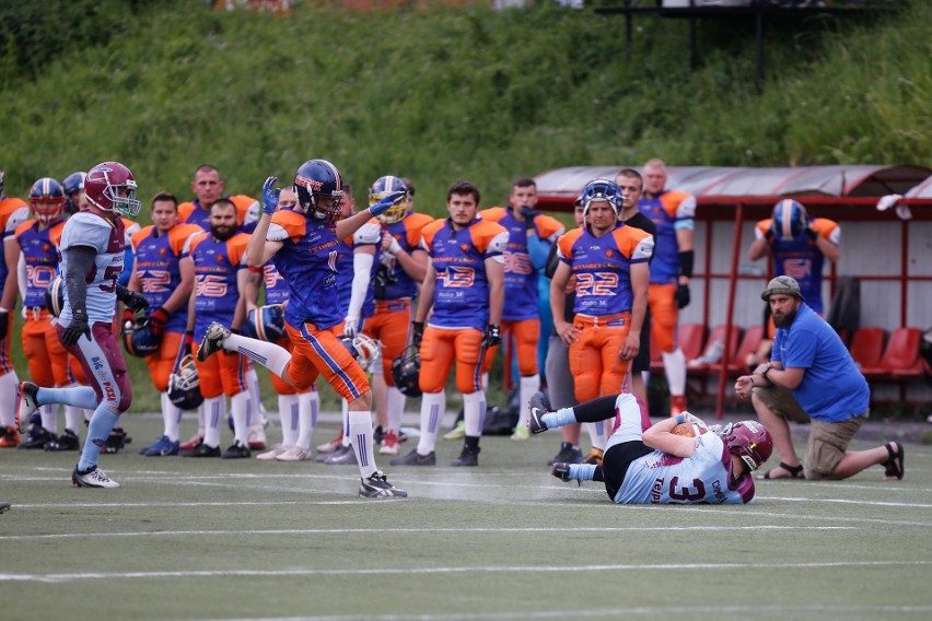 Futbol amerykański. W derbach Podkarpacia Rzeszów Rockets lepsi od Przemyśl Bears [ZDJĘCIA]