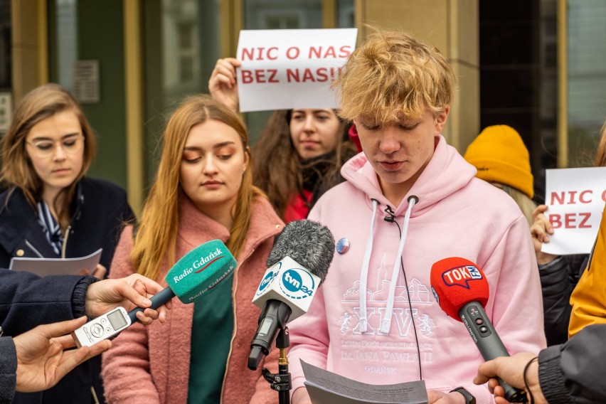 Licealiści w obronie programu edukacji seksualnej Zdrovve...