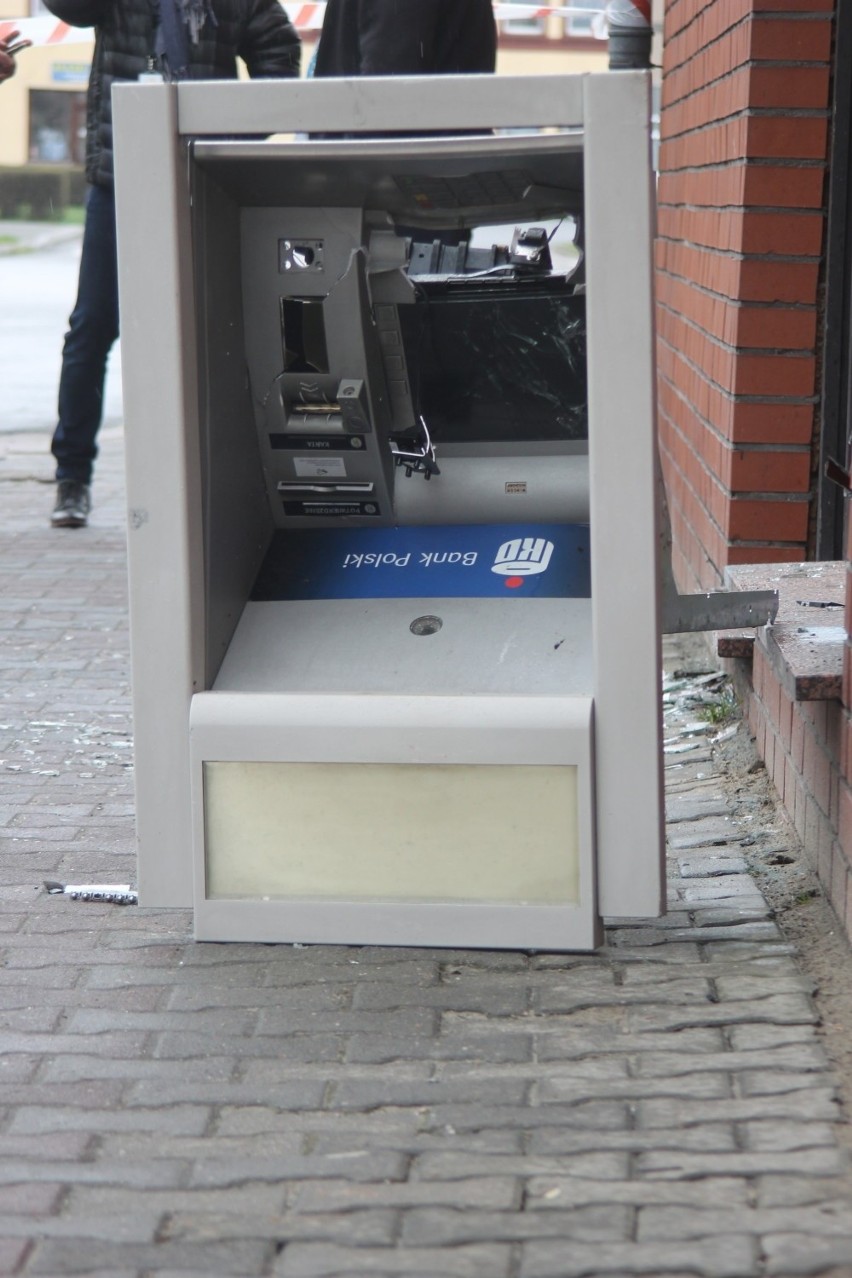 W nocy w Zdunach wysadzono bankomat.