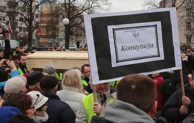 Szczecińska manifestacja pod hasłem "Obywatele dla Demokracji" - 12 grudnia