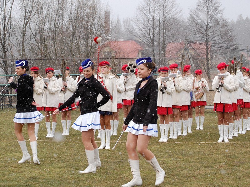 Górnovia (zólto-czarne stroje) ulegla u siebie liderowi...