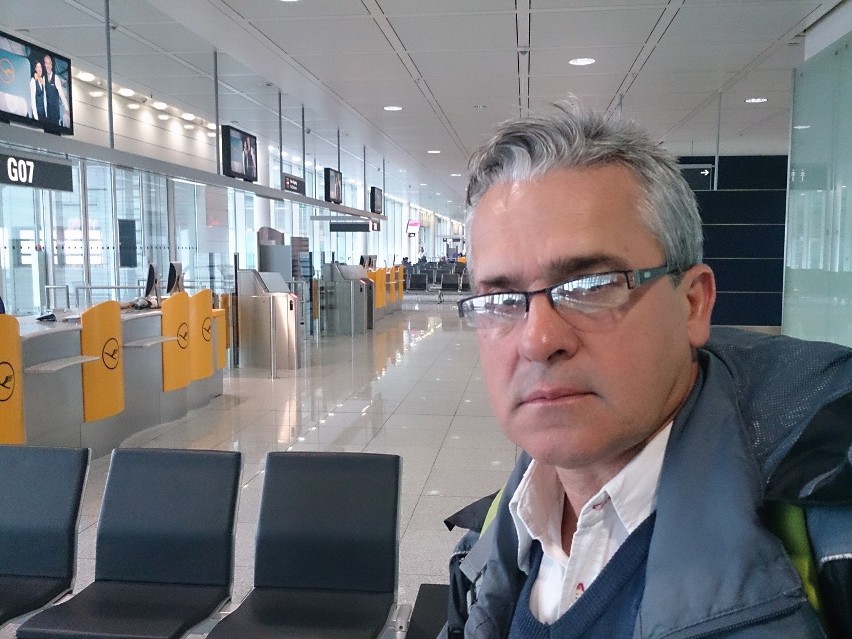 Sławomir Majewski na jednym z europejskich lotnisk