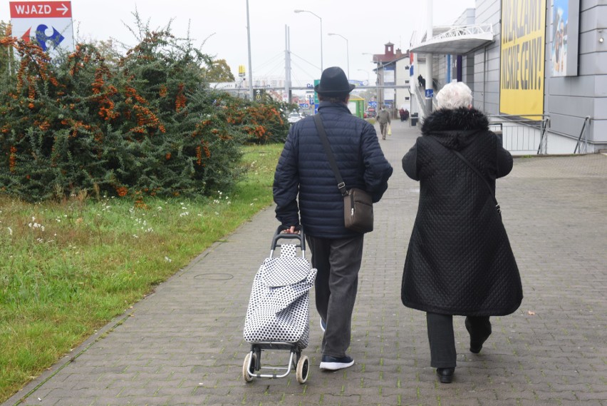 Wygodniejsze od toreb i nie tylko dla seniorów: wózki na zakupy